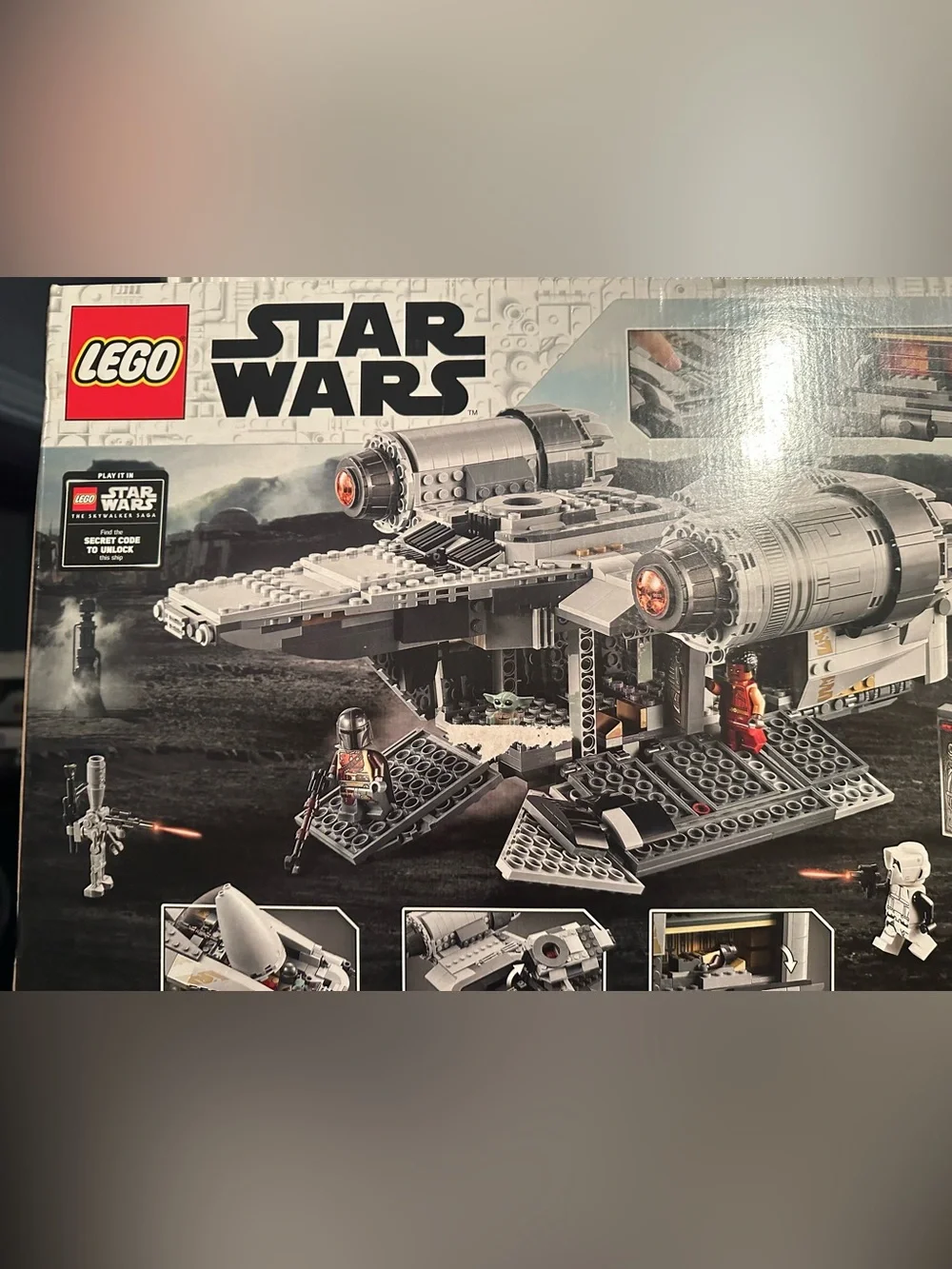 Star Wars Gray and Black Mandalorian Shuttle Building Set with Green Grogu